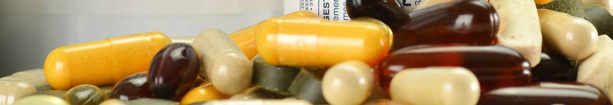 Verschillende soorten pillen en capsules