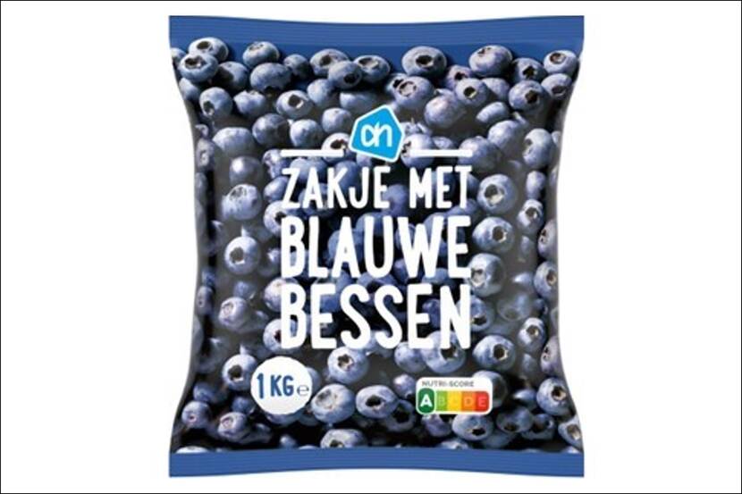 plastic zak met blauwe bessen